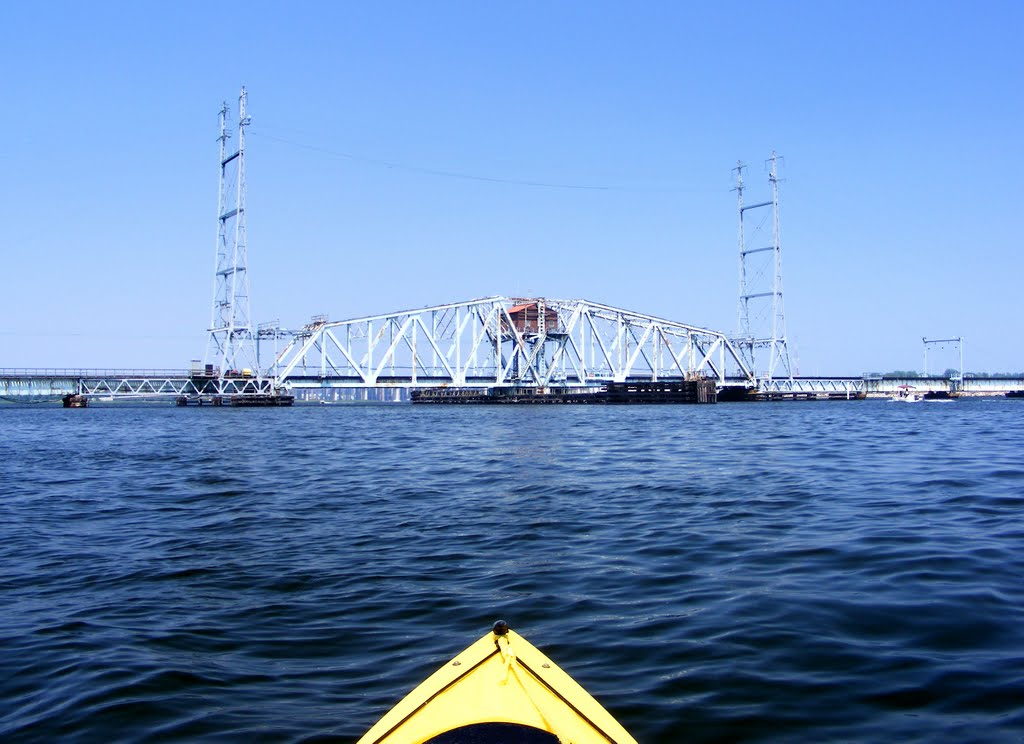 Swing Bridge - North Jersey Coast Line Commuter Rail Service - Raritan River/Raritan Bay - Perth Amboy, NJ - 8.2.2011