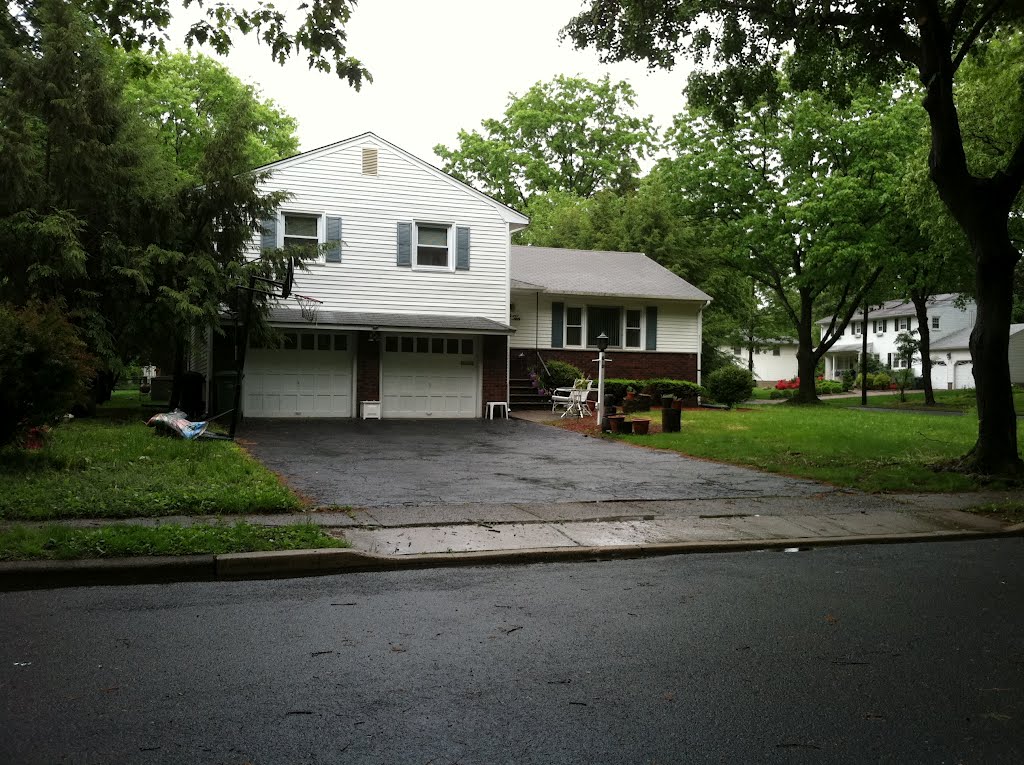 610 Mazur Ave, Paramus, NJ