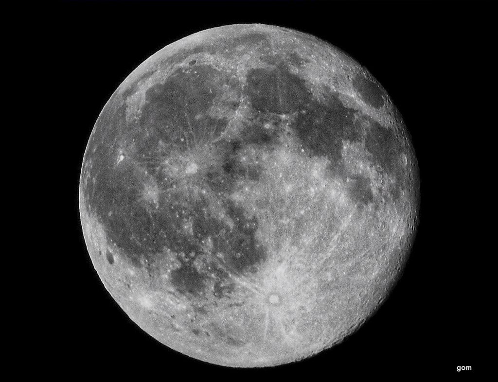 Full Moon - 10/04/09 @ 10:16 P.M.