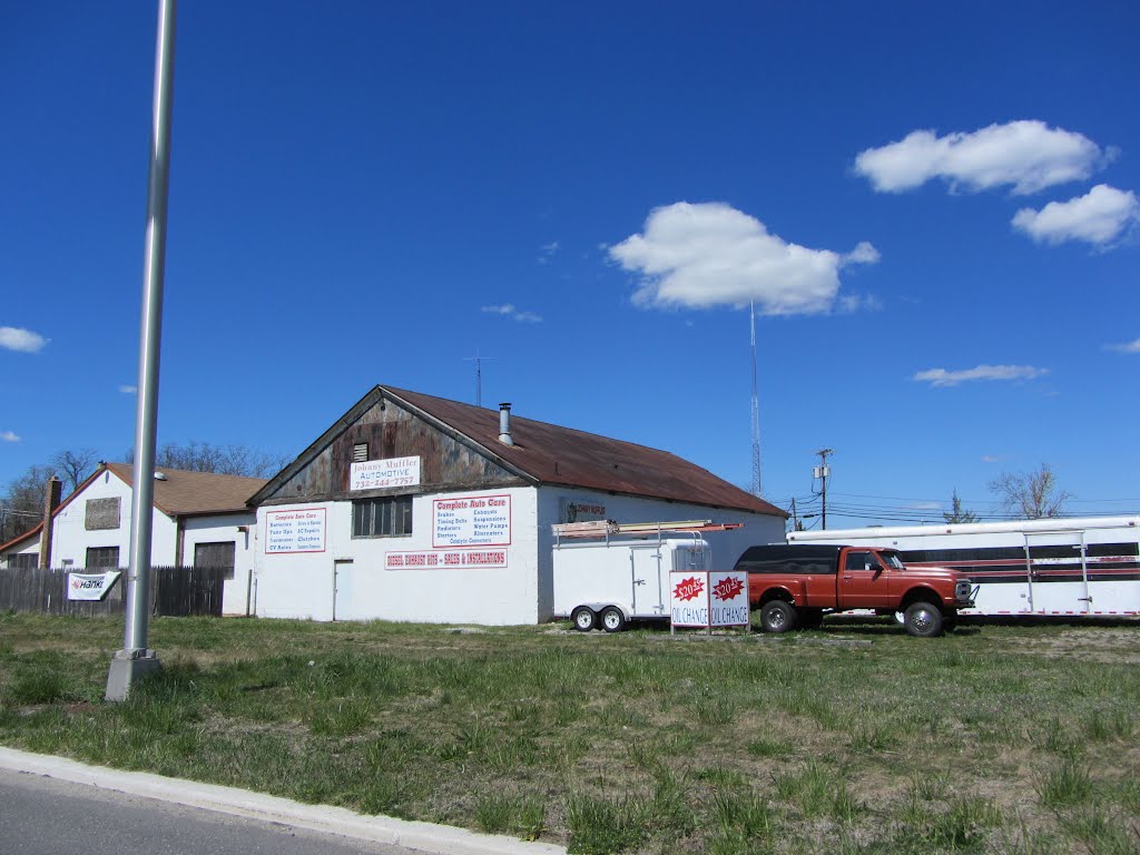 Johnny Mufflers Automotive