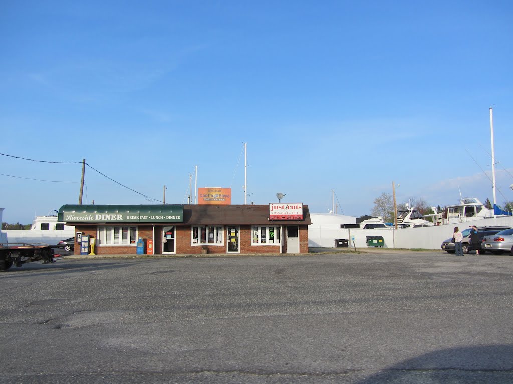 Riverside Diner