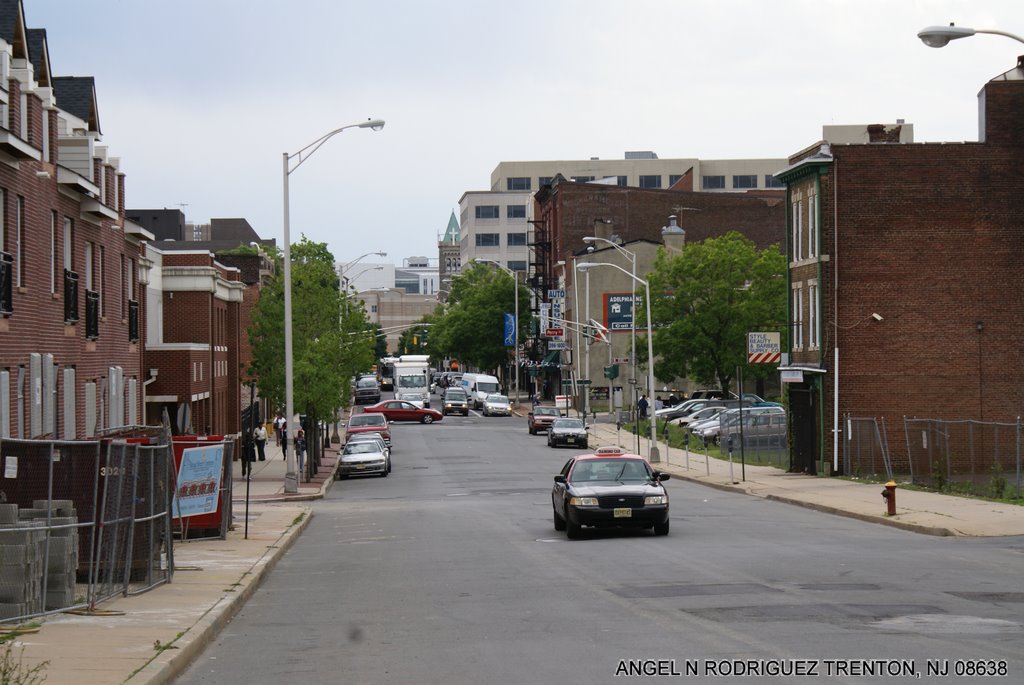 LOOKING DOWN BROAD STREET ACROSS PERRY ST TRENTON, NJ USA