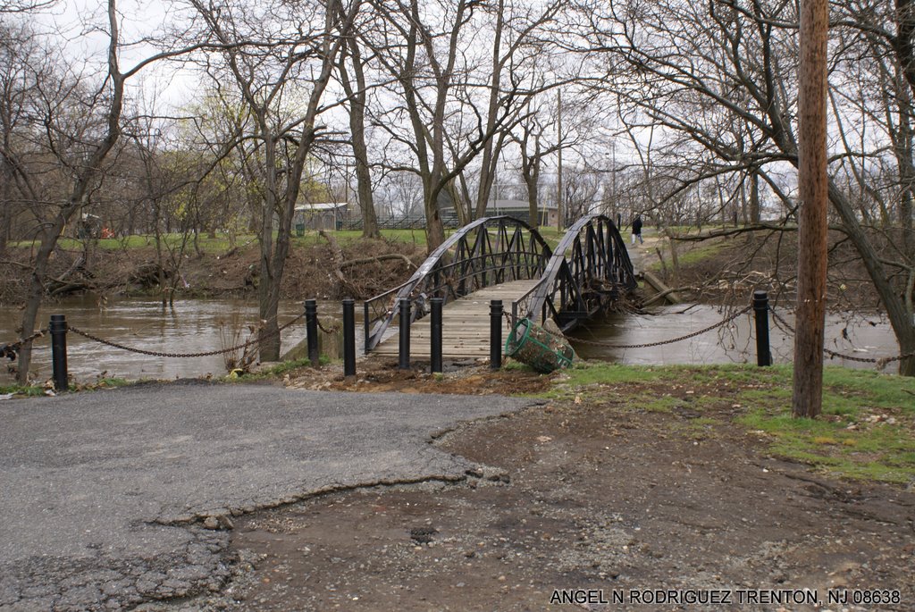 THE  ASSUNPINK CREEK FLOODED 2007