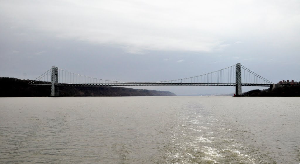 USA - NY - New York City. East River. C-Line 50. George Washington Bridge in fully span. Conectivity in finest art. Even in bad weather.