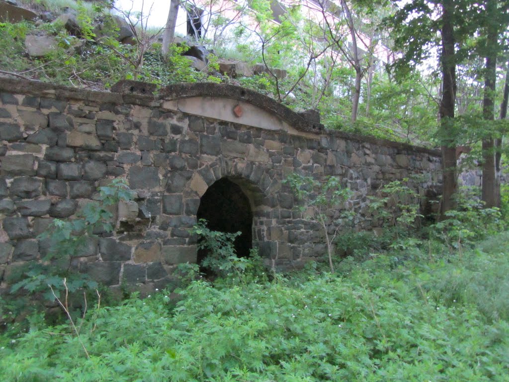 Wine Grottoes?