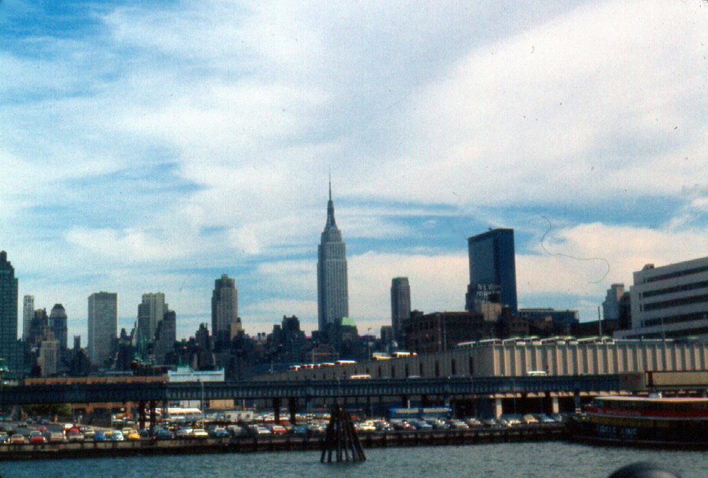 Agosto1973. Panorámica desde el río. Empire State Building.