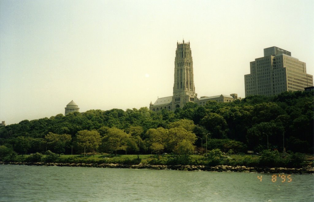 USA august 1995 - N.Y.C. Grant Memorial from Hudson River