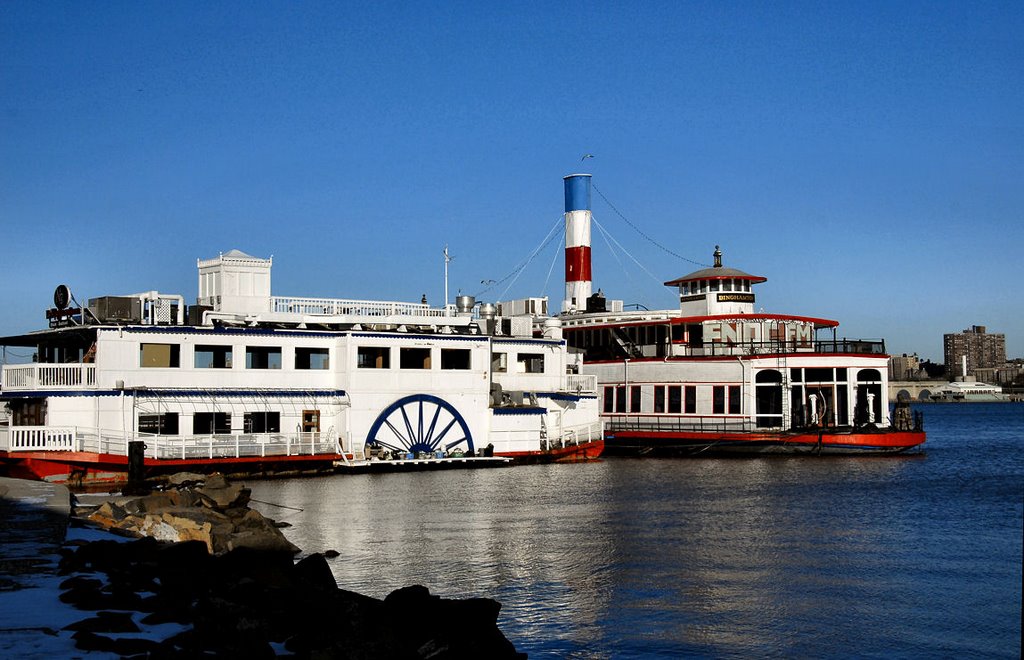 Binghamtons Floating Paddlewheel Restaurant