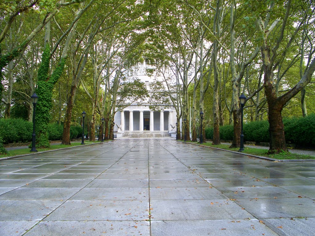 Who is buried here?  Grants tomb, New York City.