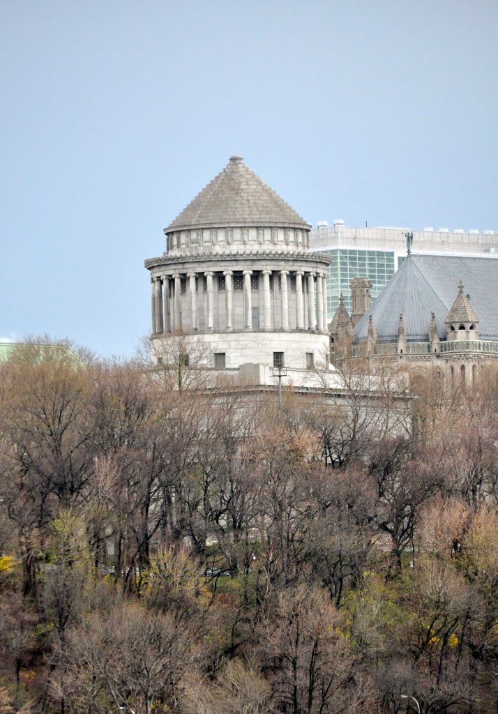 USA - NY - New York City. Hudson River. C-Line 55. Grants Tomb, Riverside Church and some part of Columbia University.