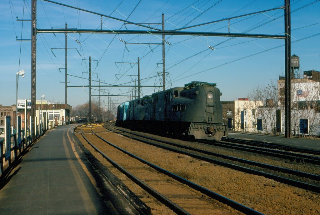 Southbound Conrail Mixed Freight Train with a pair of GG1s providing power at Elizabeth, NJ