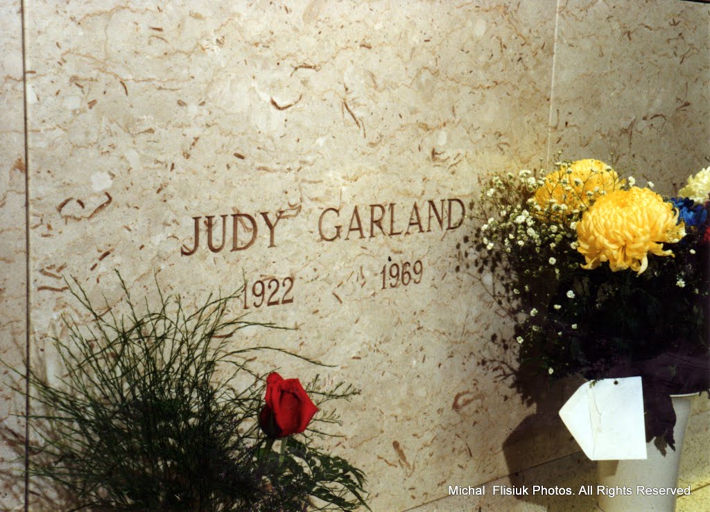 Judy Garland. Ferncliff Cemetery and Mausoleum