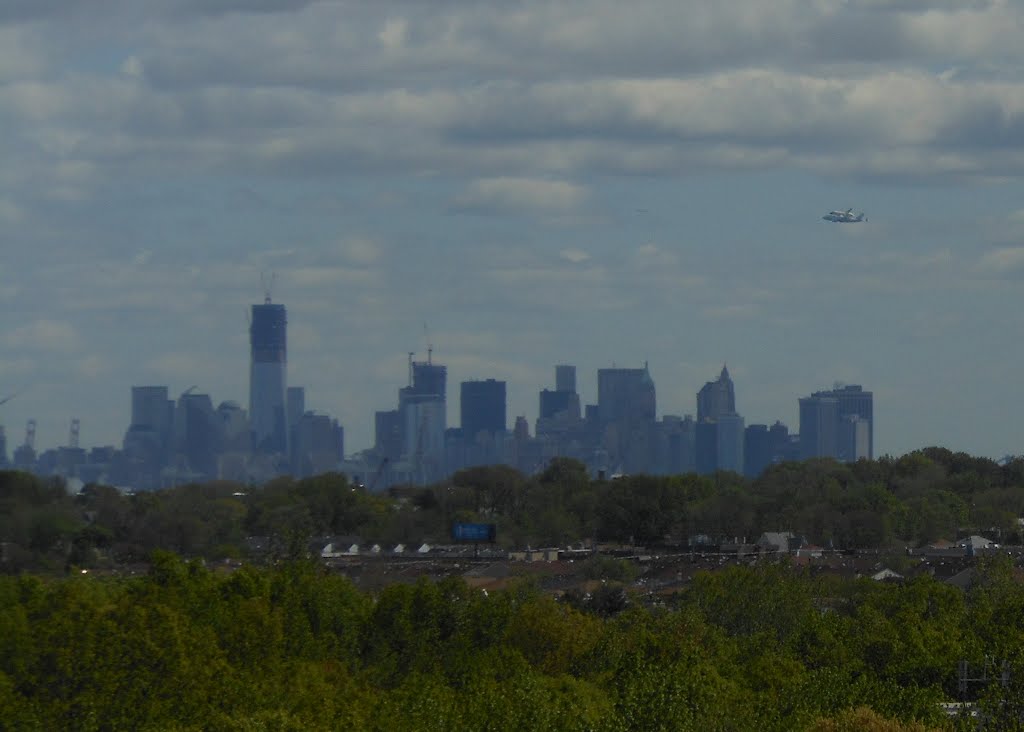USS Enterprise Flies Into NYC on a 747