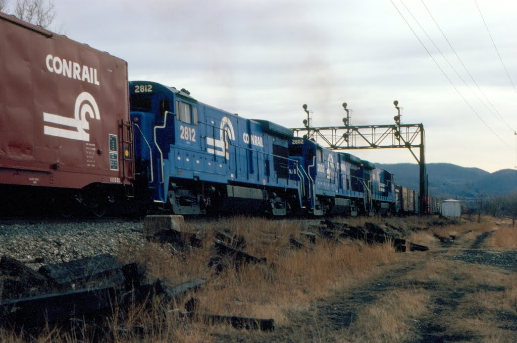 Southbound Conrail Freight Train "SELI" with three GE B23-7s providing power at Beacon, NY