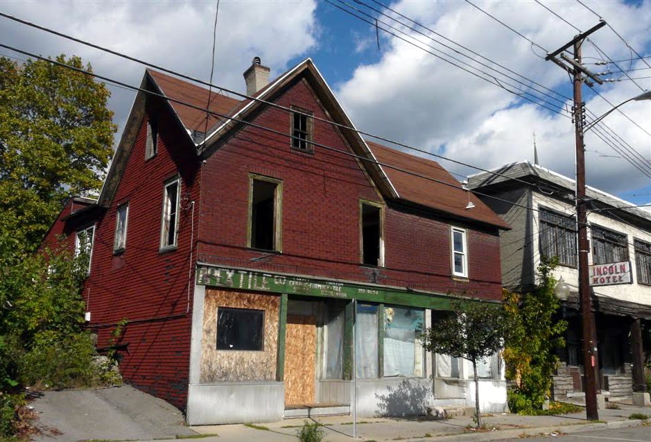 (copyrighted) abandoned businesses/home/bar-Lincoln Hotel