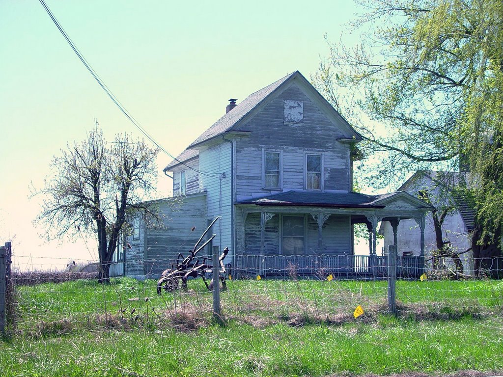 abandoned victorian farmhouse, Brighton NY (5-2005)