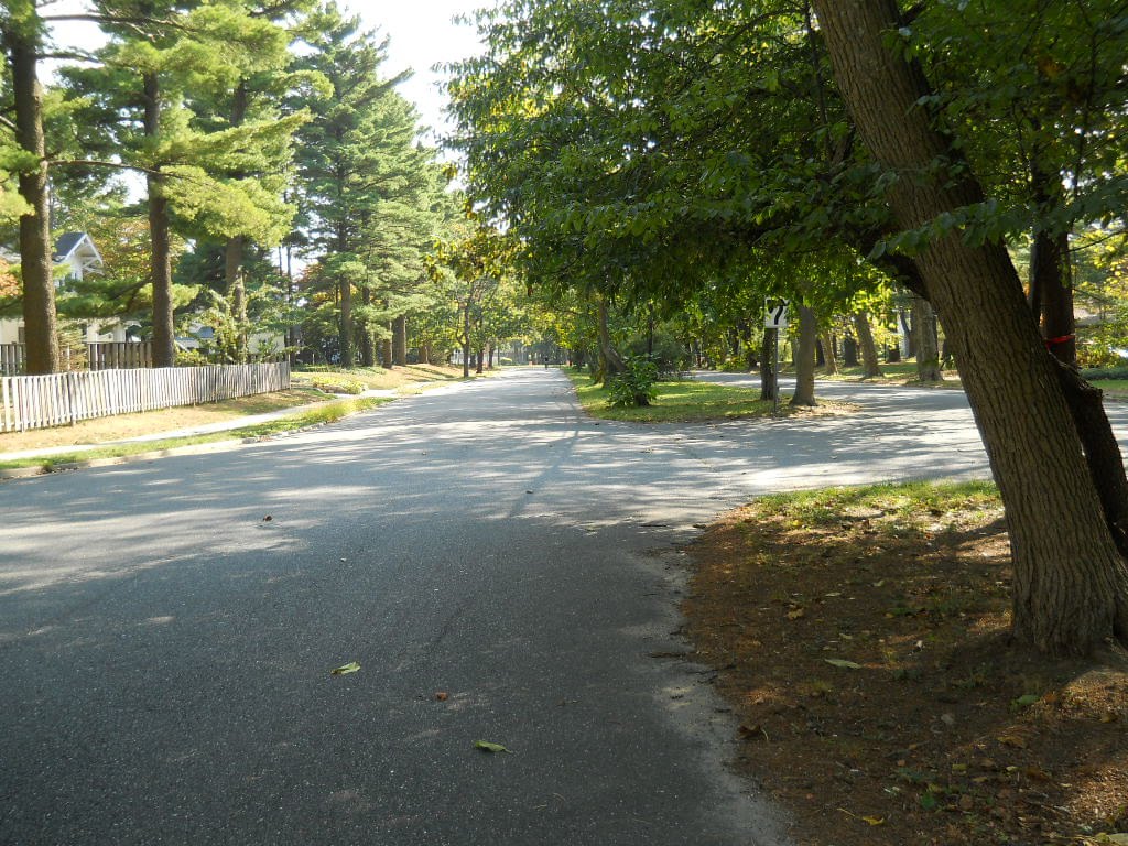 Brentwood Pkwy. at Pennsylvania, looking South