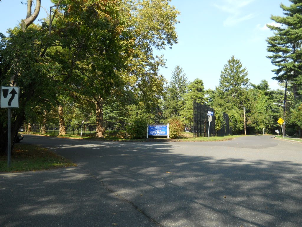 Brentwood Parkway at Prospect Dr.