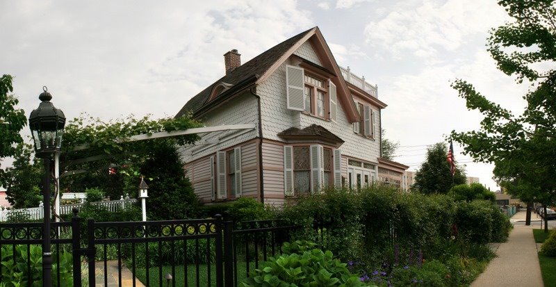 Conrad Voelker / Theresa Orth House