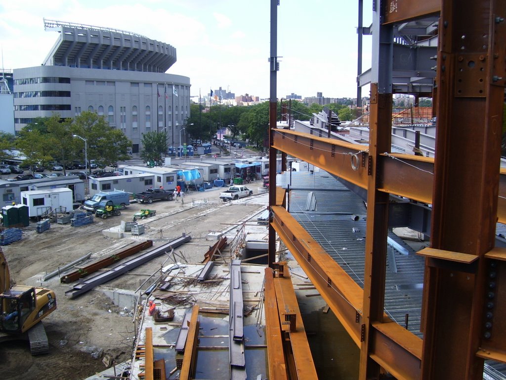 built in 284 days Yankee Stadium open on April 18 1923! In 1976 the old YS was renovated. The Boston Red Sox lost to the Yankees on Opening Day 84 years ago!