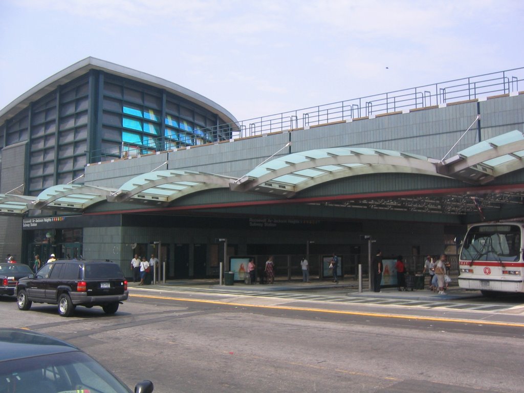 Roosevelt ave - 74th street Jaskson Heights
