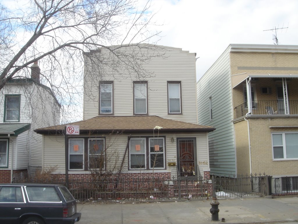 House on 38th Street between 30th and 31st Ave facing northwest