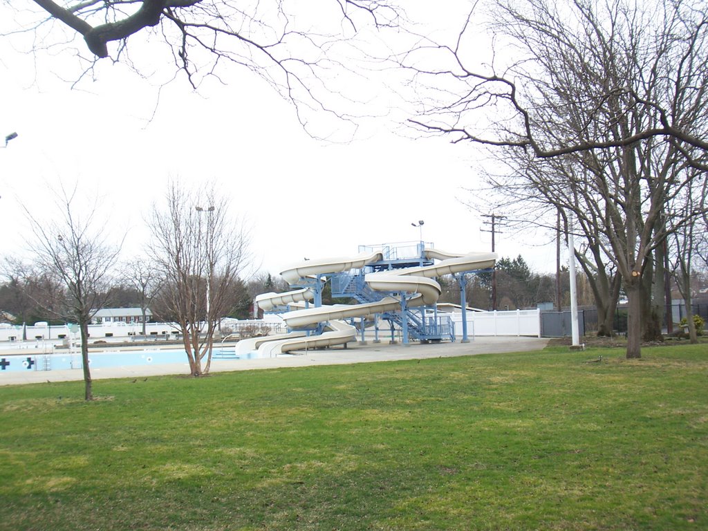 GC Pool Slide - www.longislandvillageproperties.com