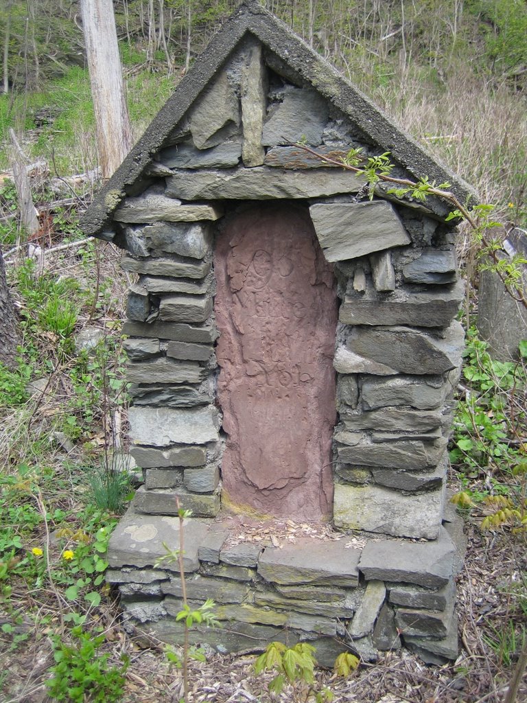 Albany Post Road Milestone 95