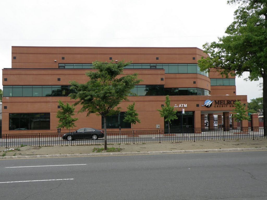 The Beautiful Buildings on Queens Boulevard Of Briarwood, NY, USA