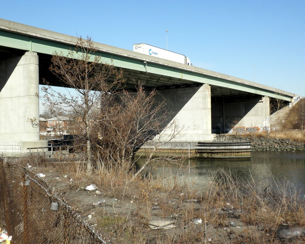 New England Thruway (I-95) Bridge over Hutchinson River, Bronx, New York City