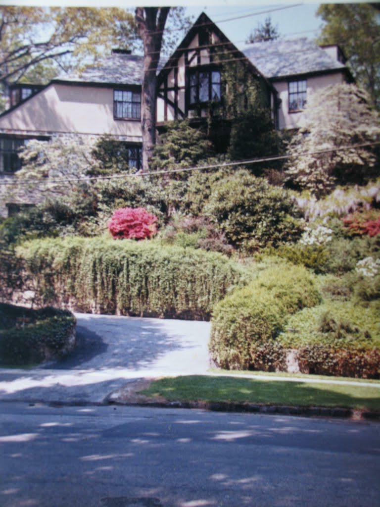 235 Pelhamdale Av ca 1964