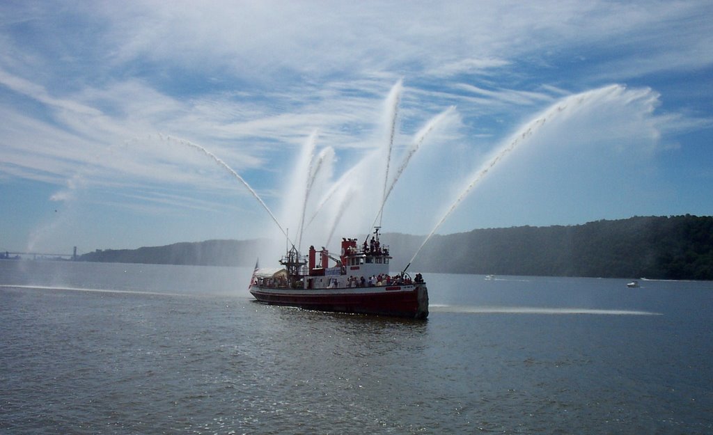 John J. Harvey Fireboat, Hudson River - Palisades Park