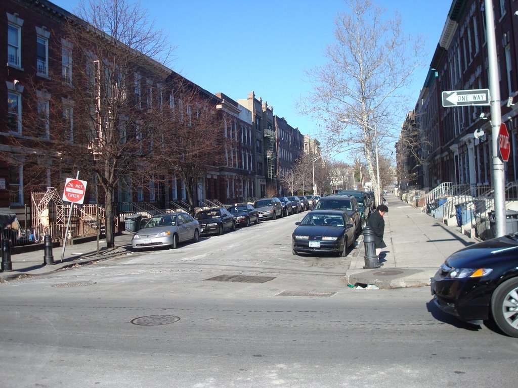 Elliott.Ave