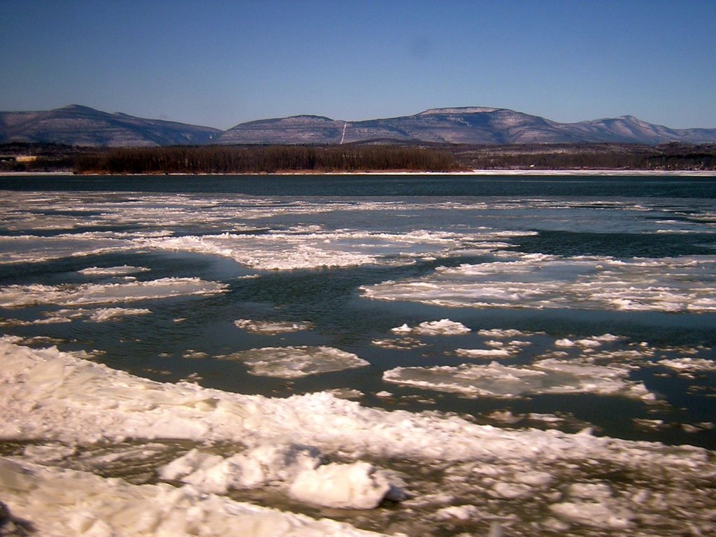 Icy Hudson River 3-2-2009