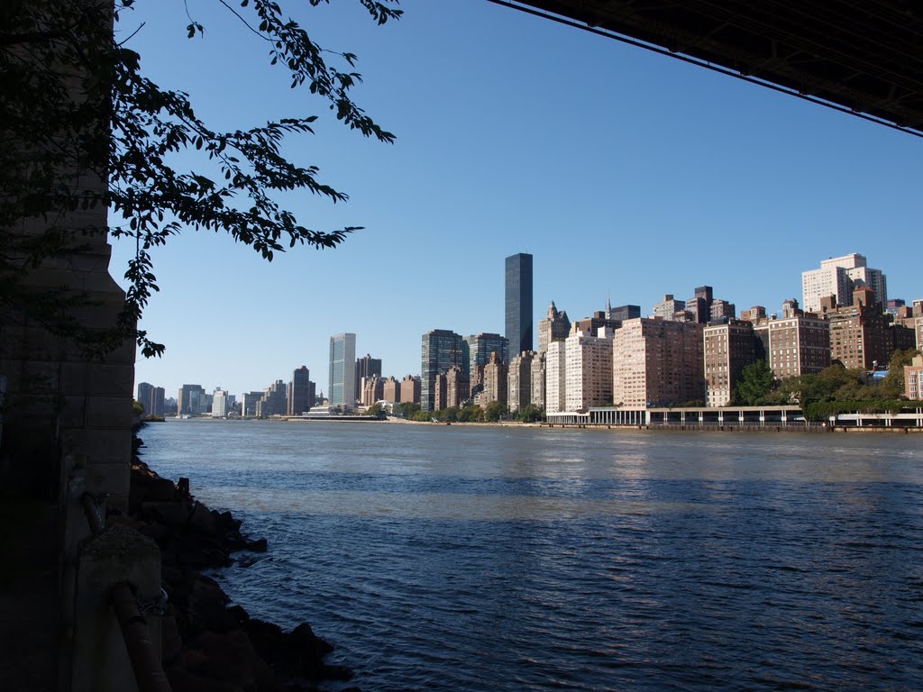 Bajo el Puente de Queensboro