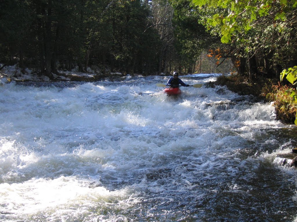 Narrow channel with slides/ledges on the Chazy