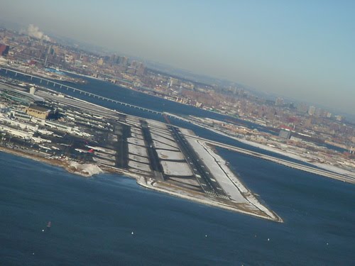 Approach in to LaGuardia Airport