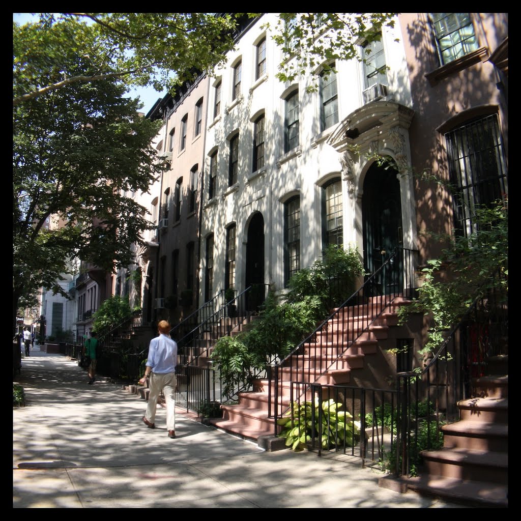 Holly Golightlys (A. HEPBURN) house in the 71-th. street