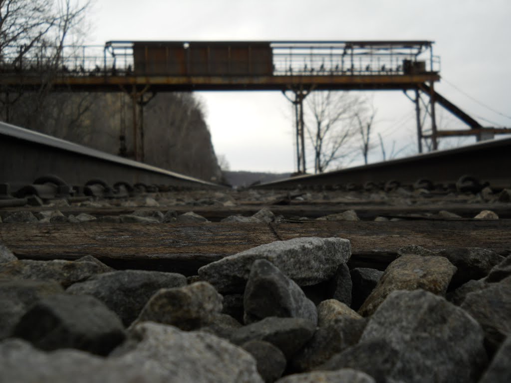 Rails looking north at the rig