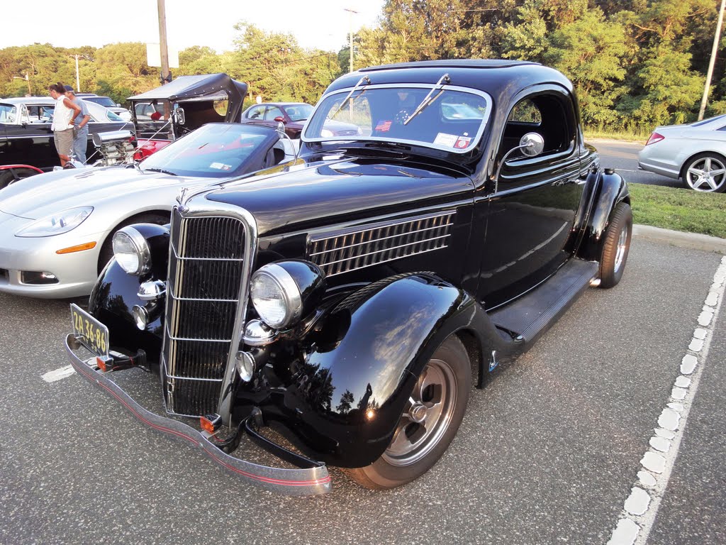 Classic Car Cruise Night Massapequa, Train station