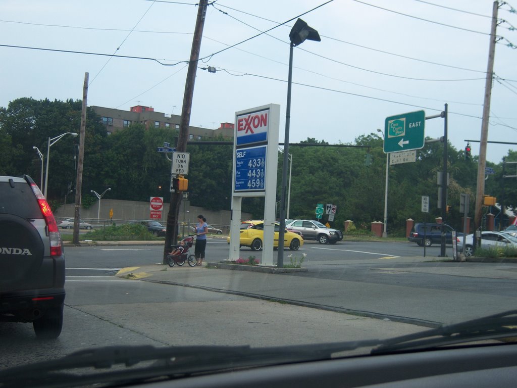 North Terrace Ave with West Broad Street