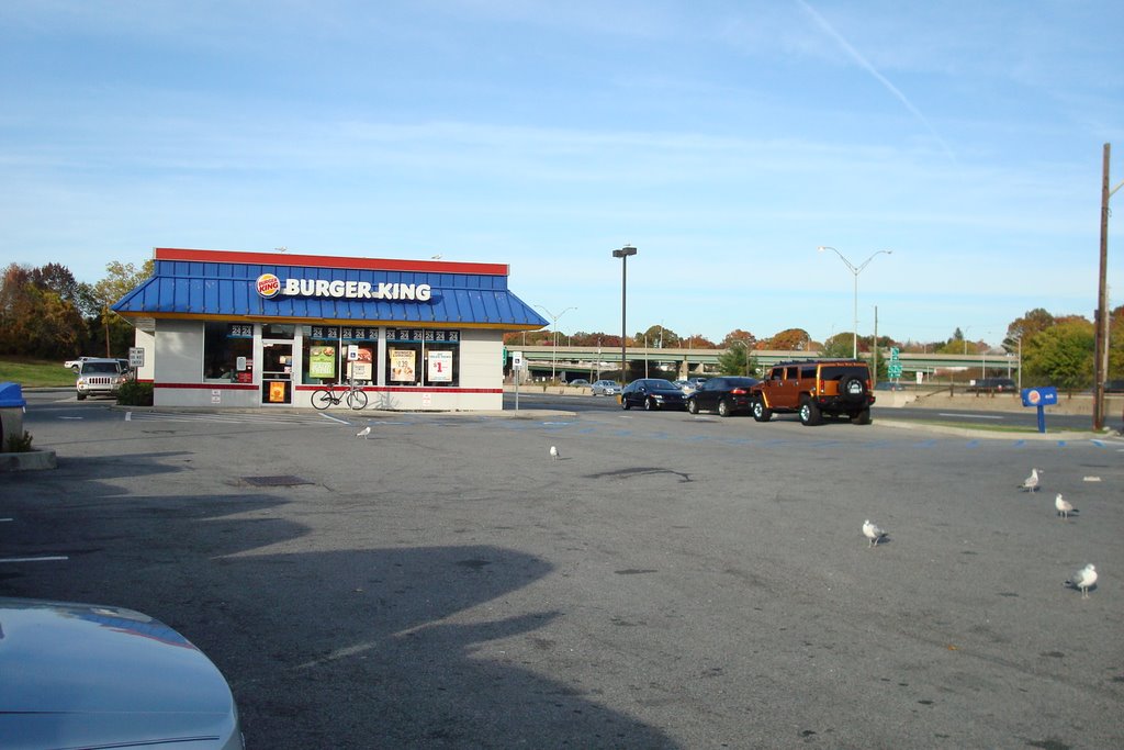 Burger King .    Cross County Pkwy  and  I-87 Trwy