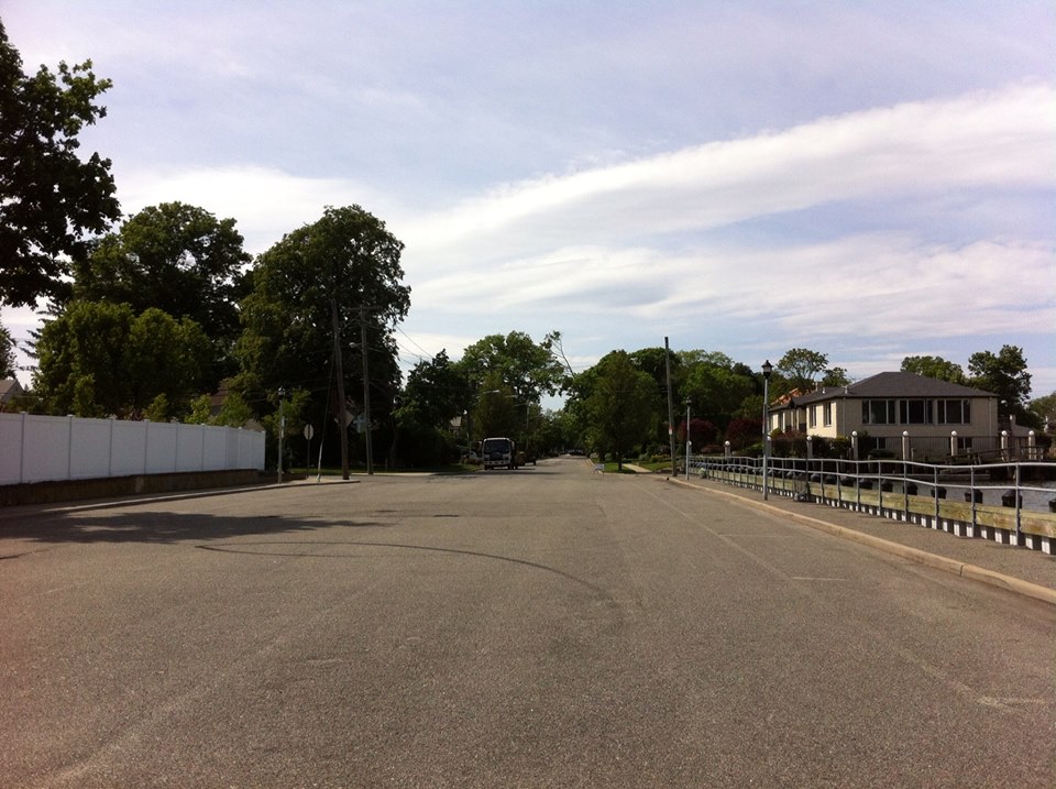 Merrick Ave going north
