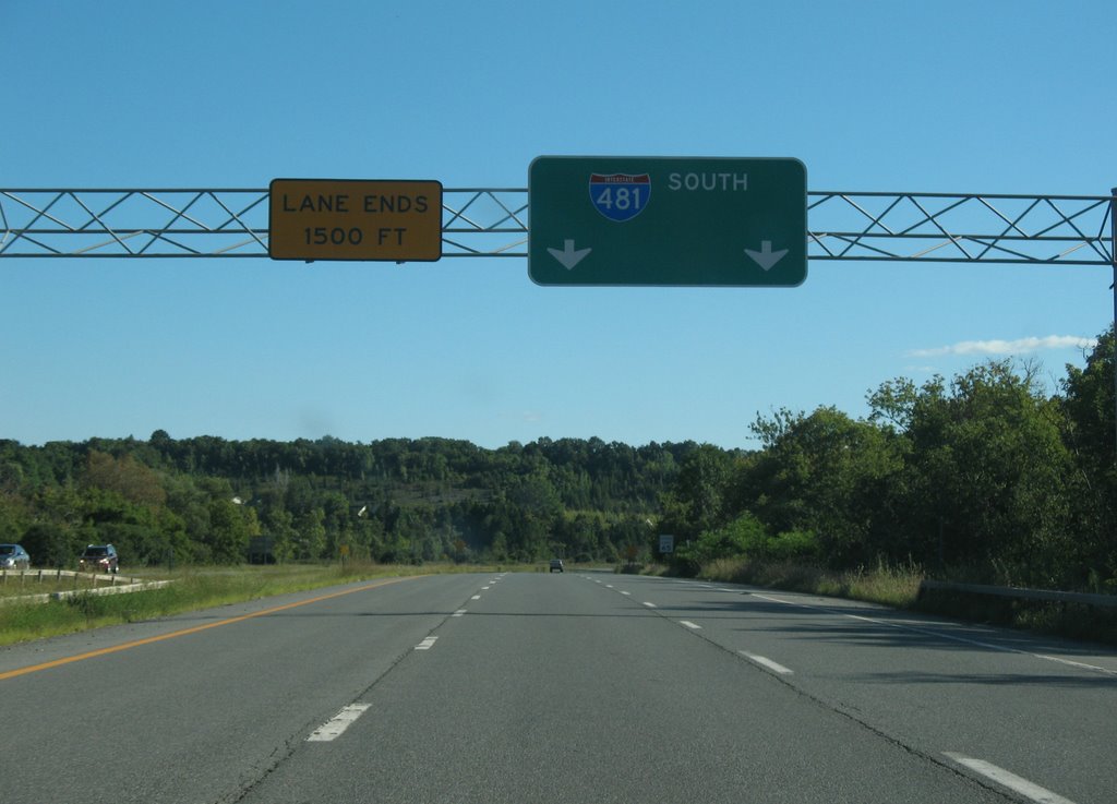 Lane Ends 1500 Feet