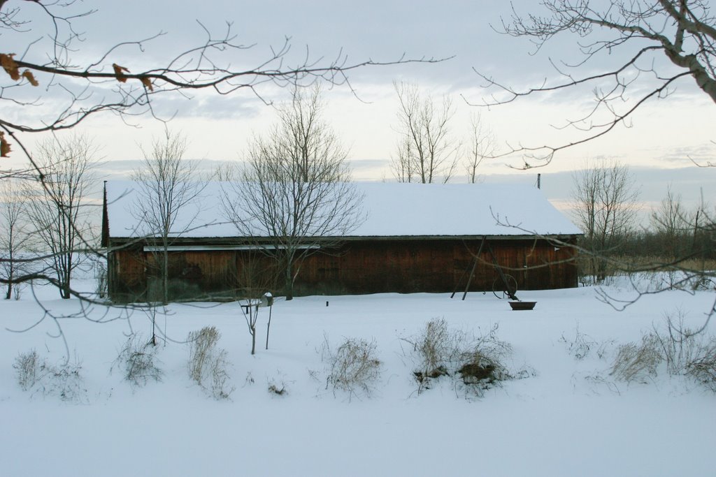 Old barn along the Erie Canal