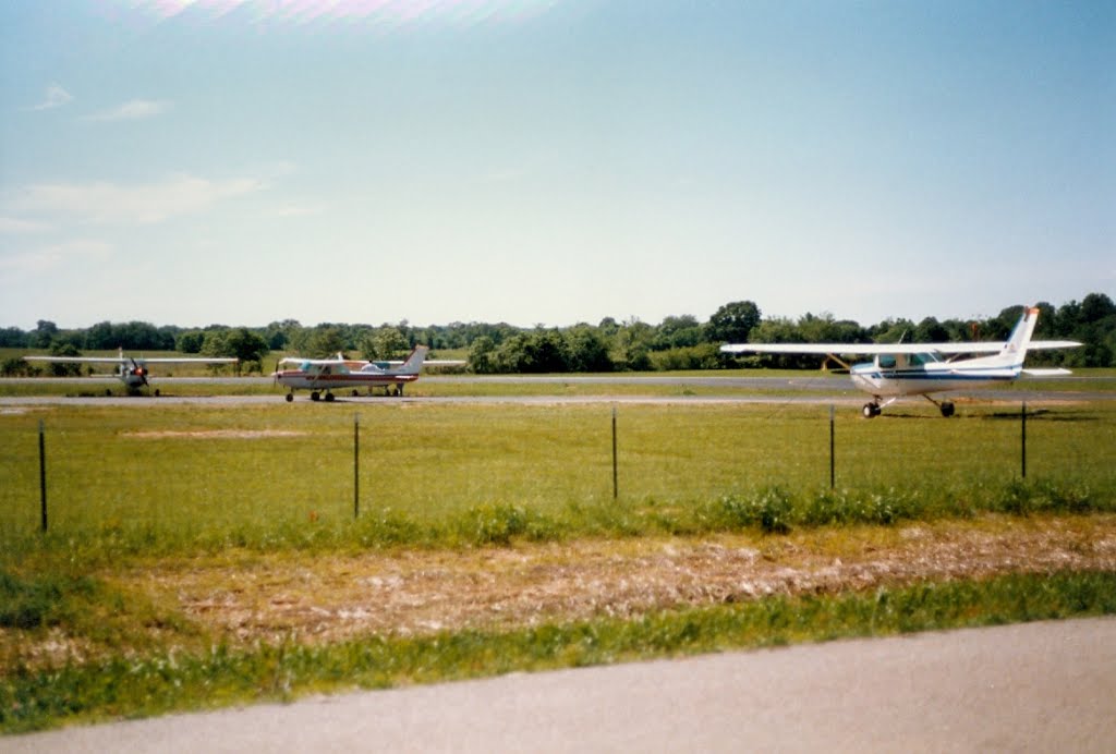 Cessna 152s at Dutchess County Airport, Poukeepsie, NY