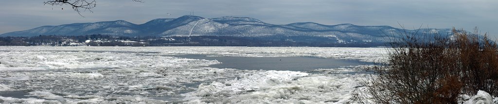 Newburgh River Front Ice
