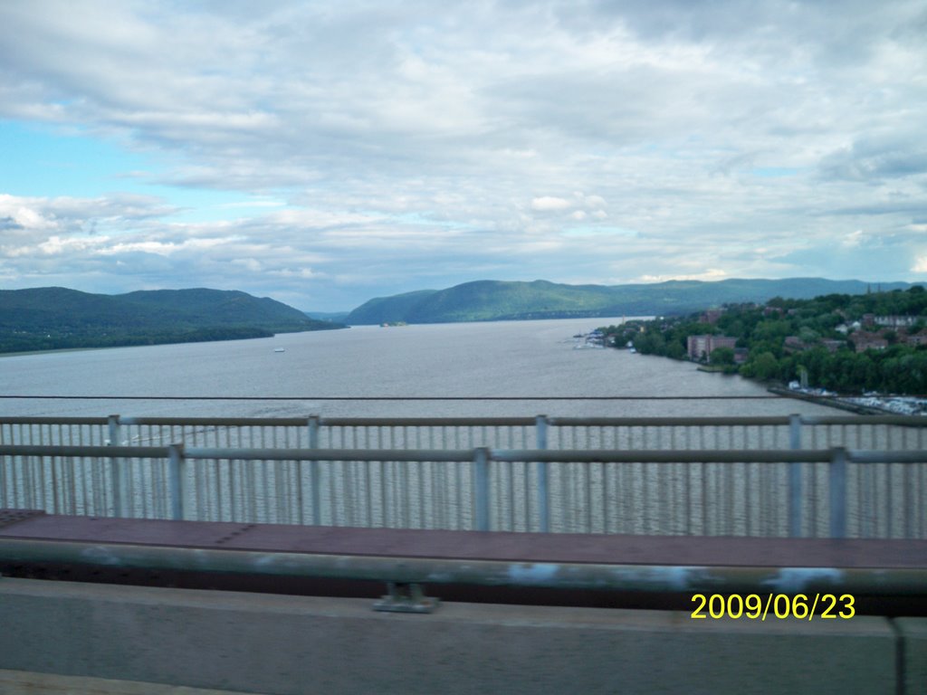 NEWBURGH- BECON BRIDGE AND THE HUDSON RIVER,NY,USA
