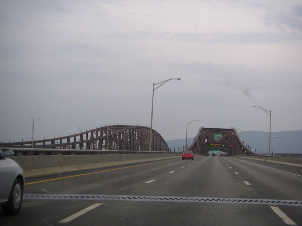Travessant un pont llarguíssim