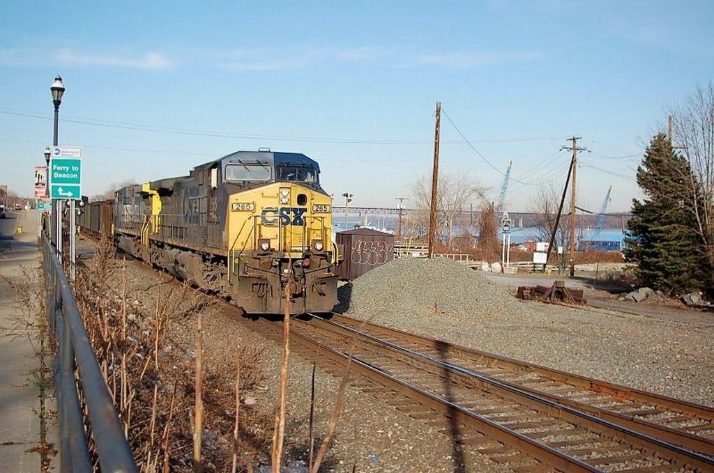 Southbound CSX Transportation Mixed Freight Train, with GE AC44CW No. 265 in the lead at Newburgh, NY